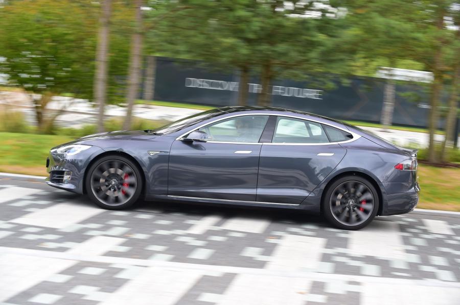  Tesla Model S P90D 2016 года  (UK) (фото 5 из 14)